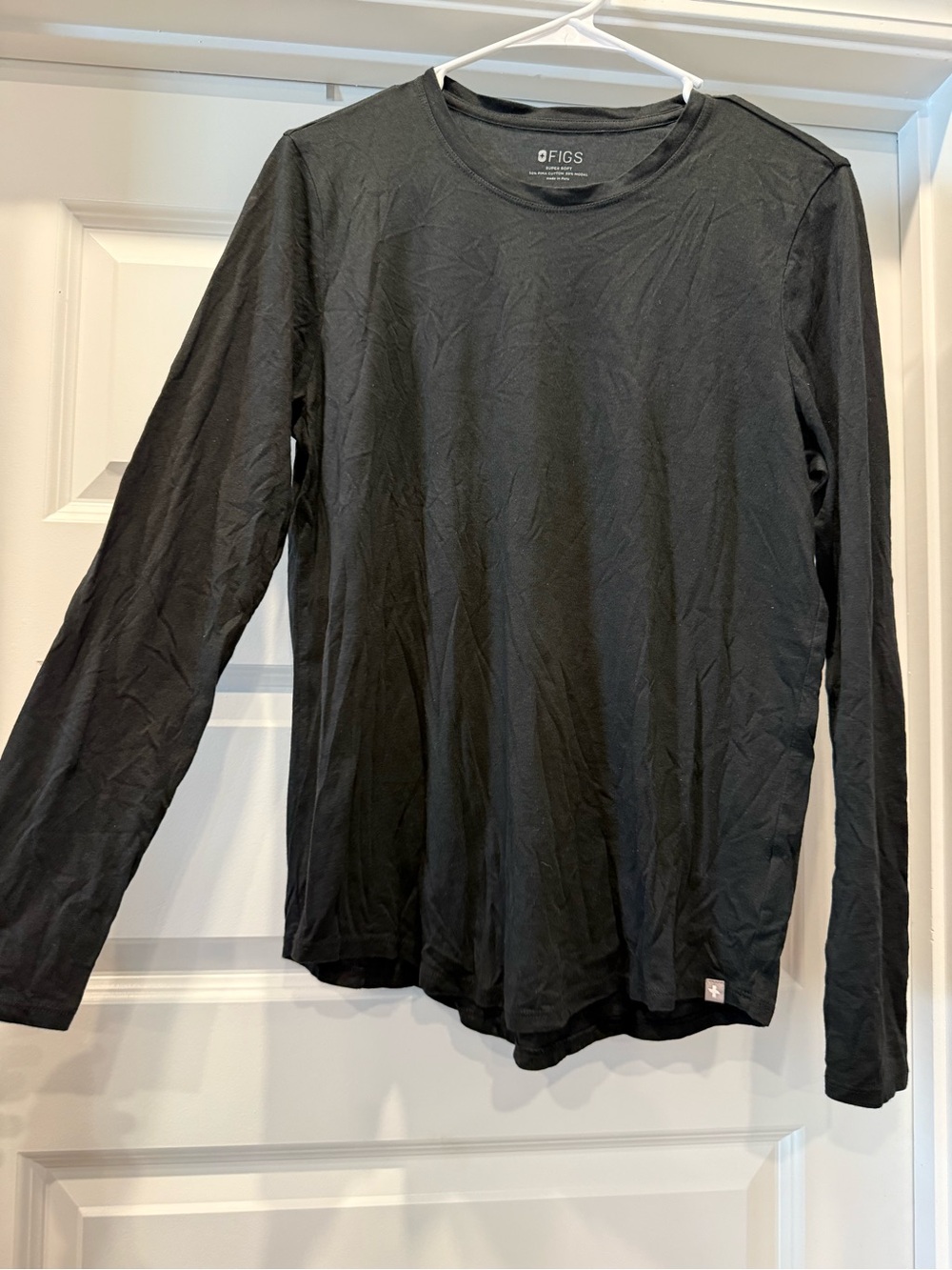 Figs Women's Long-Sleeve Crewneck Tee - Black